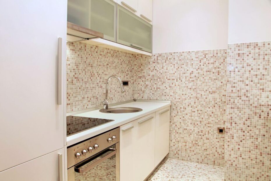 Azulejos da cozinha: 7 dicas para uma limpeza completa dos azulejos da cozinha