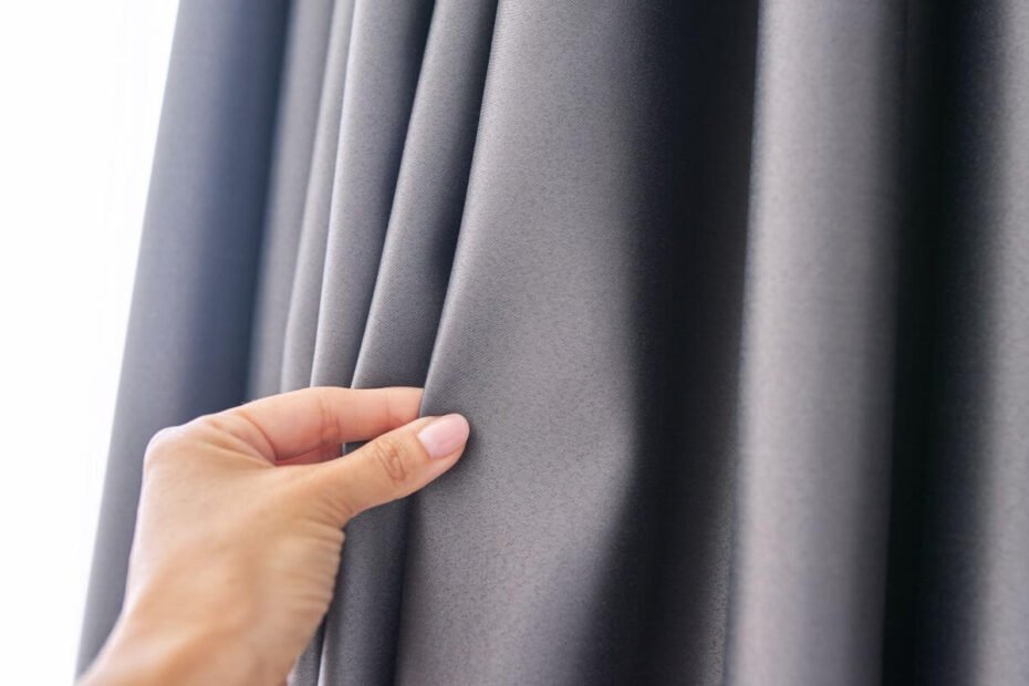 Cortinas blackout: entenda os benefícios desse modelo de cortinas