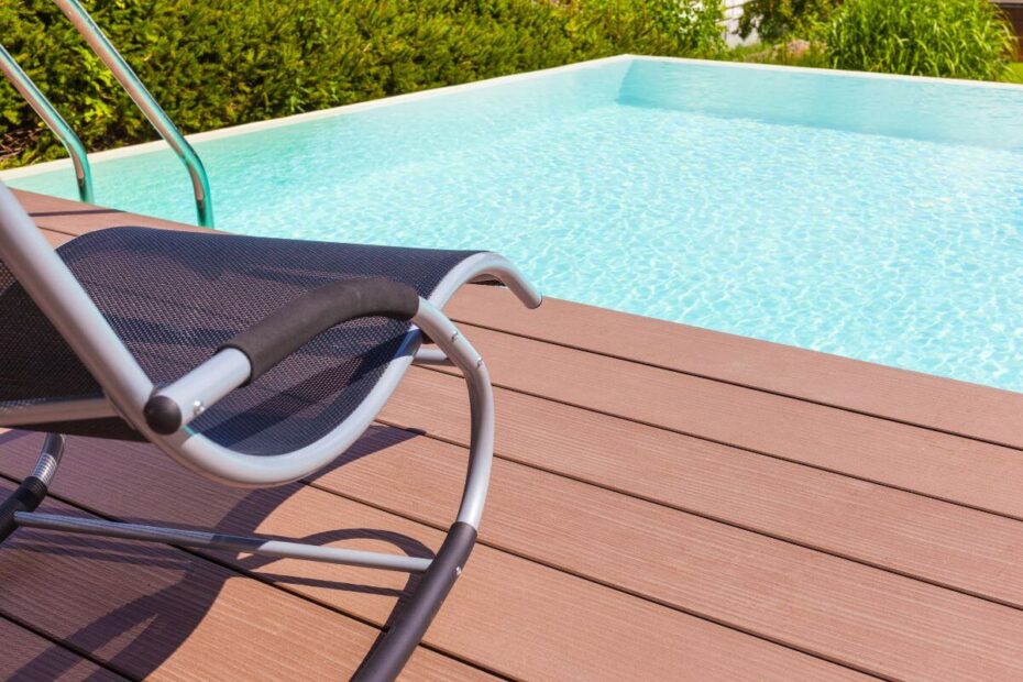 Descubra como dever ser o deck para piscina da sua residência