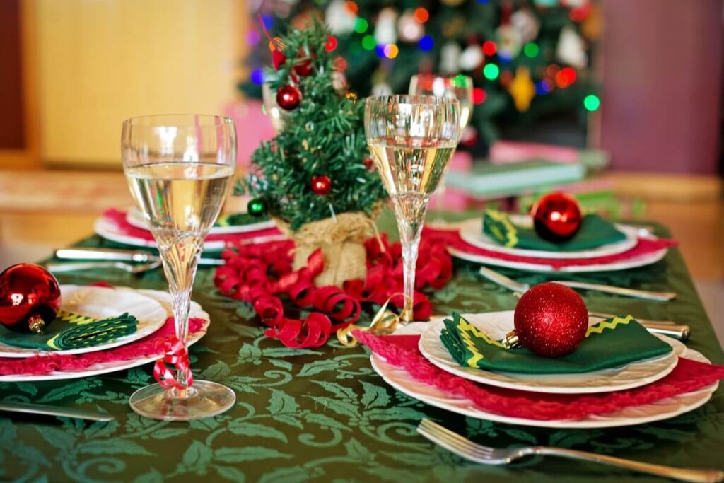 Mesa posta para natal: o que é preciso para deixar a sua casa pronta para o grande dia?