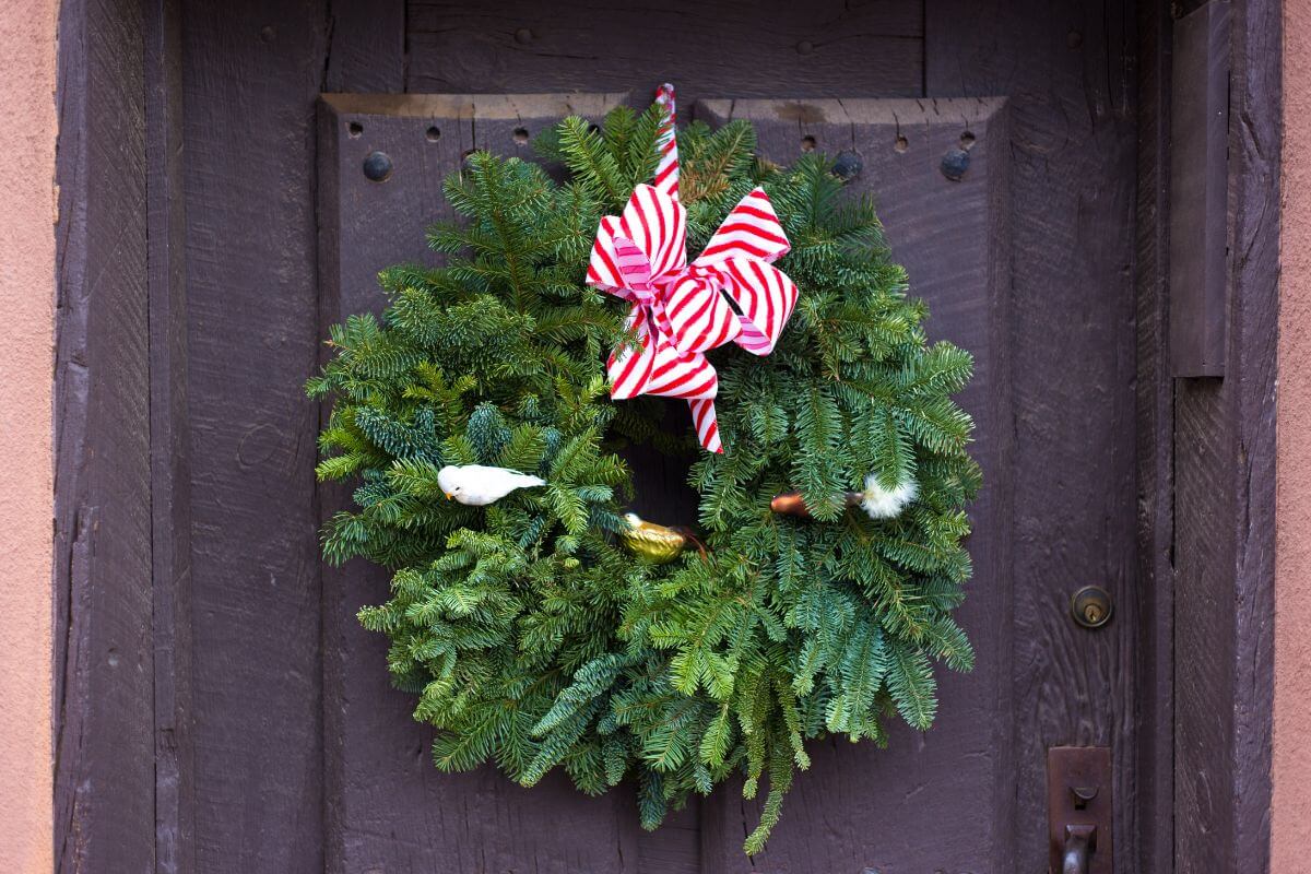 Dicas Criativas Para Uma Decoração De Natal Para Porta De Entrada Perfeita Dicas Criativas Para Uma Decoração De Natal Para Porta De Entrada Perfeita